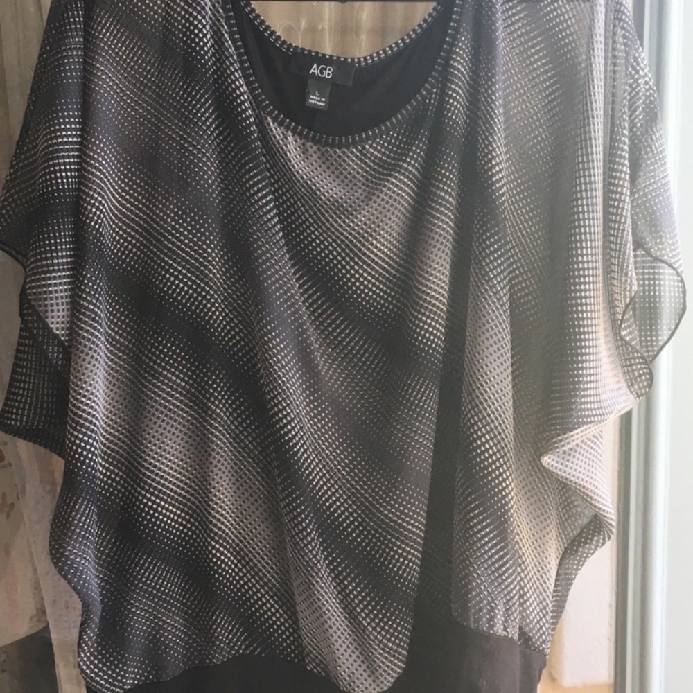 AGB nice flowy Blouse EUC. Size L